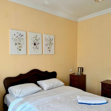 Old Clty Hotel バトゥーミ エクステリア 写真