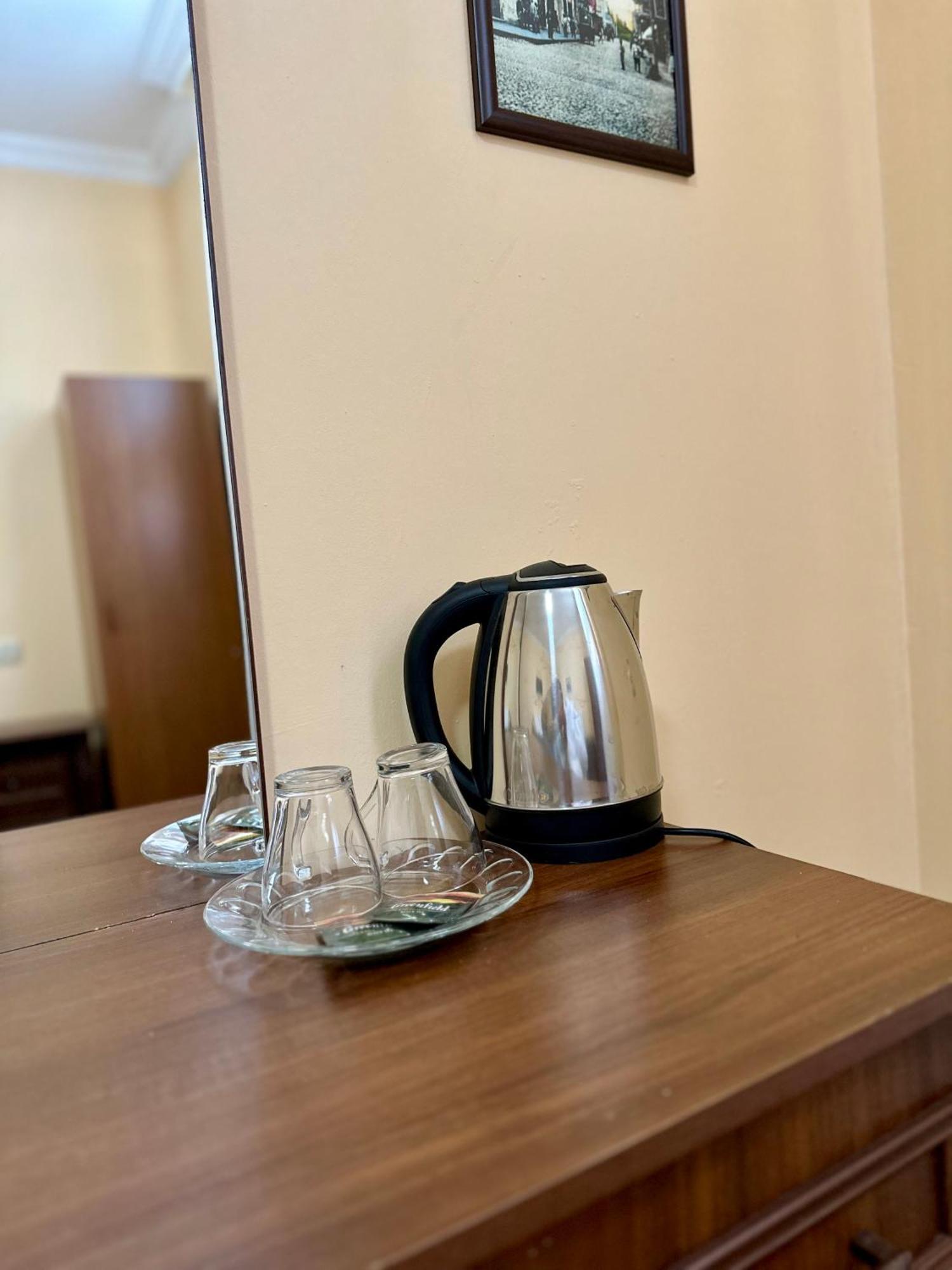 Old Clty Hotel バトゥーミ エクステリア 写真