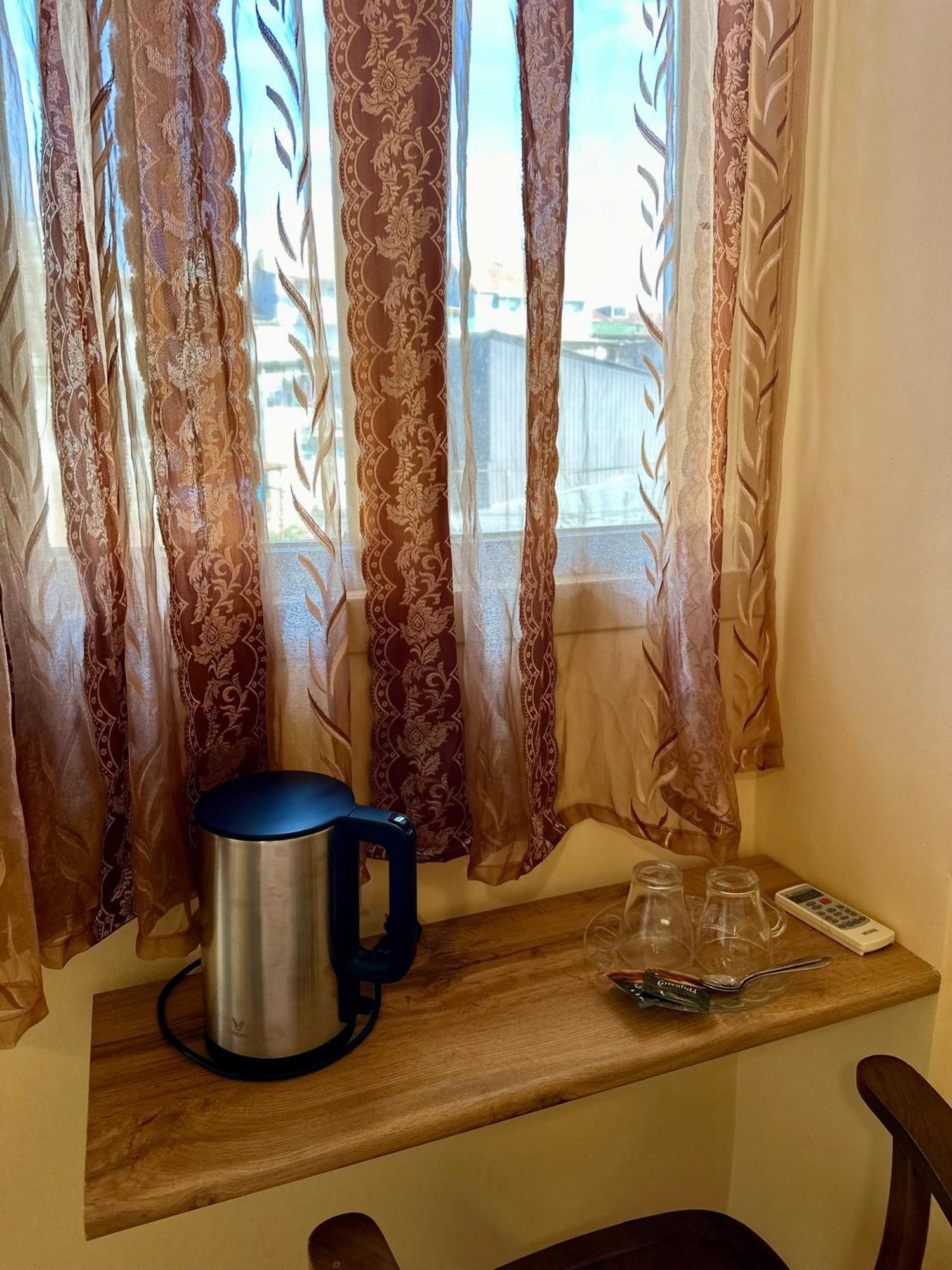 Old Clty Hotel バトゥーミ エクステリア 写真