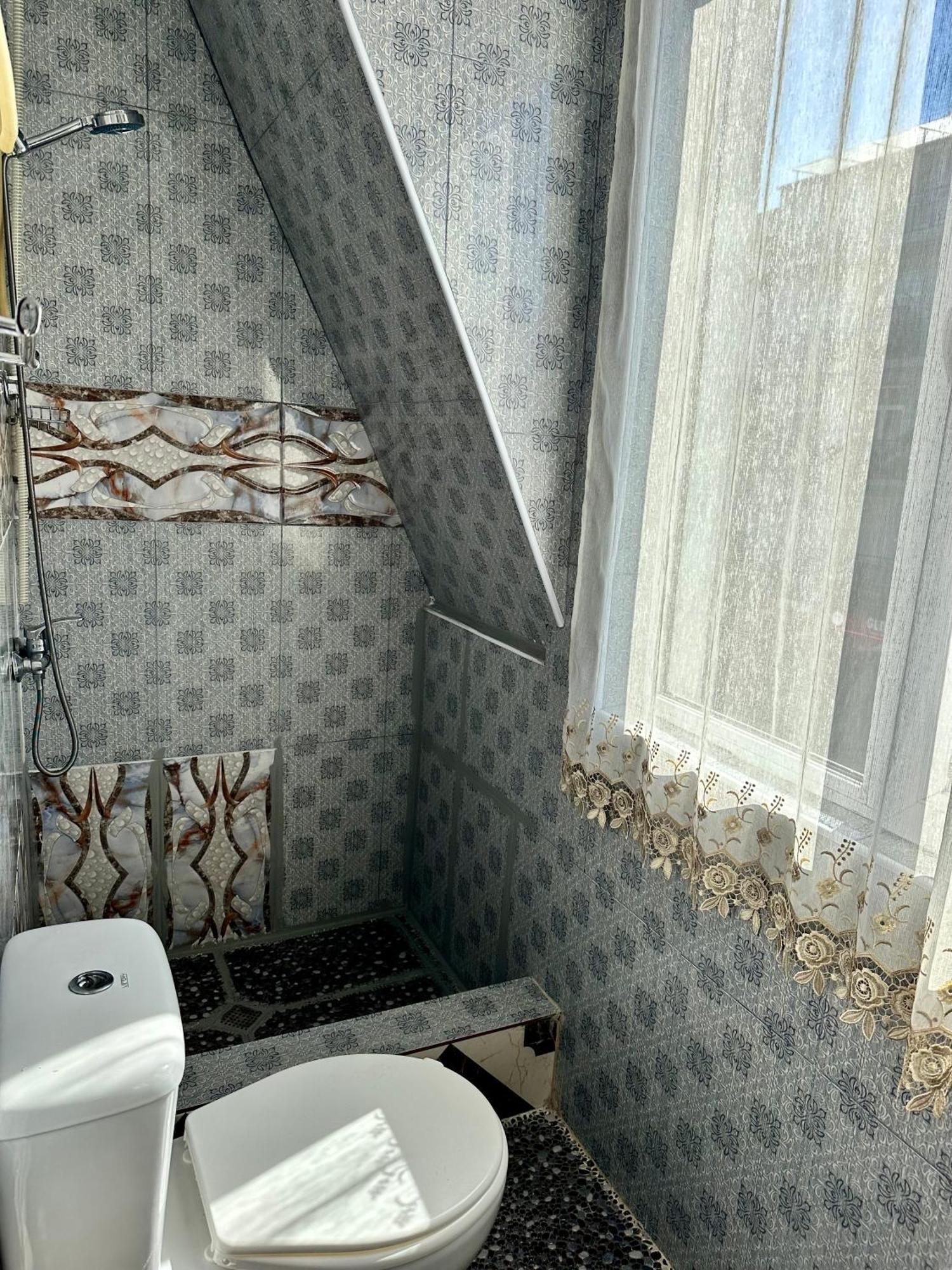 Old Clty Hotel バトゥーミ エクステリア 写真